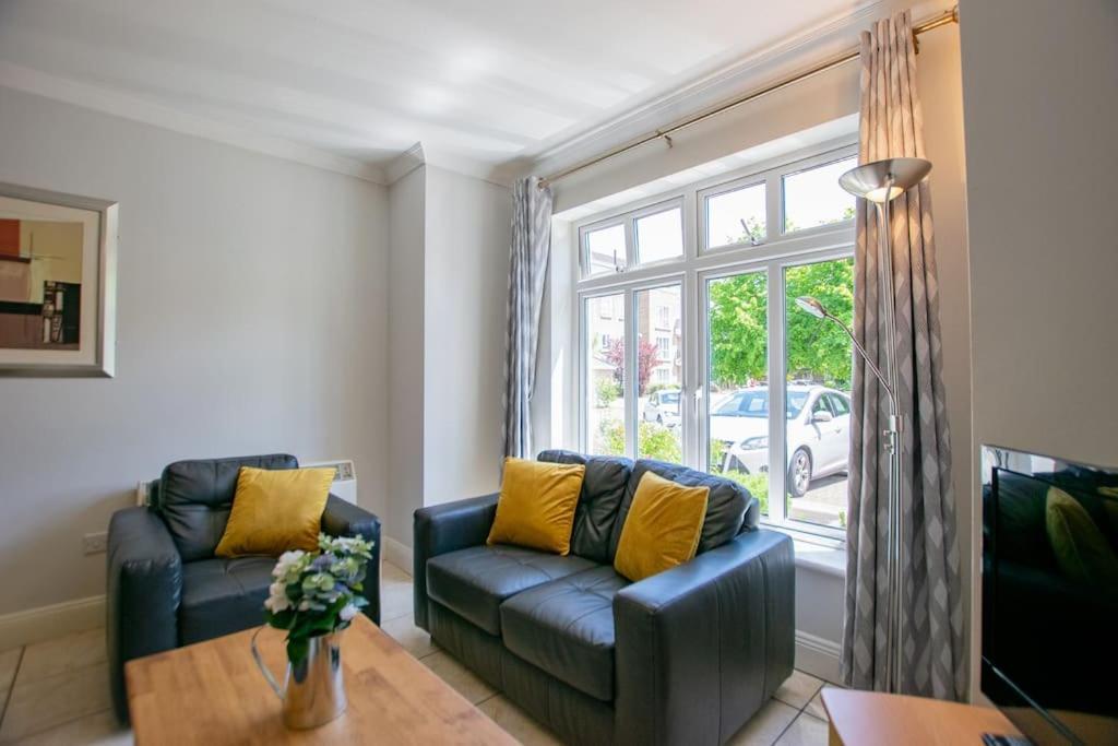 90 - Roomy Townhouse By Shortstays Ferienhaus *
